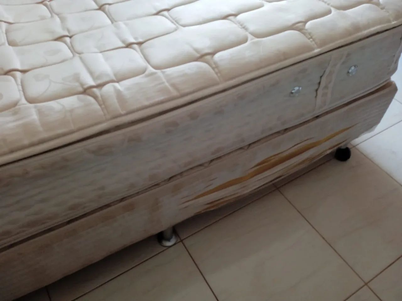 Vendo colchão ótimo ainda  colchão e a base 600.00 - Foto 5