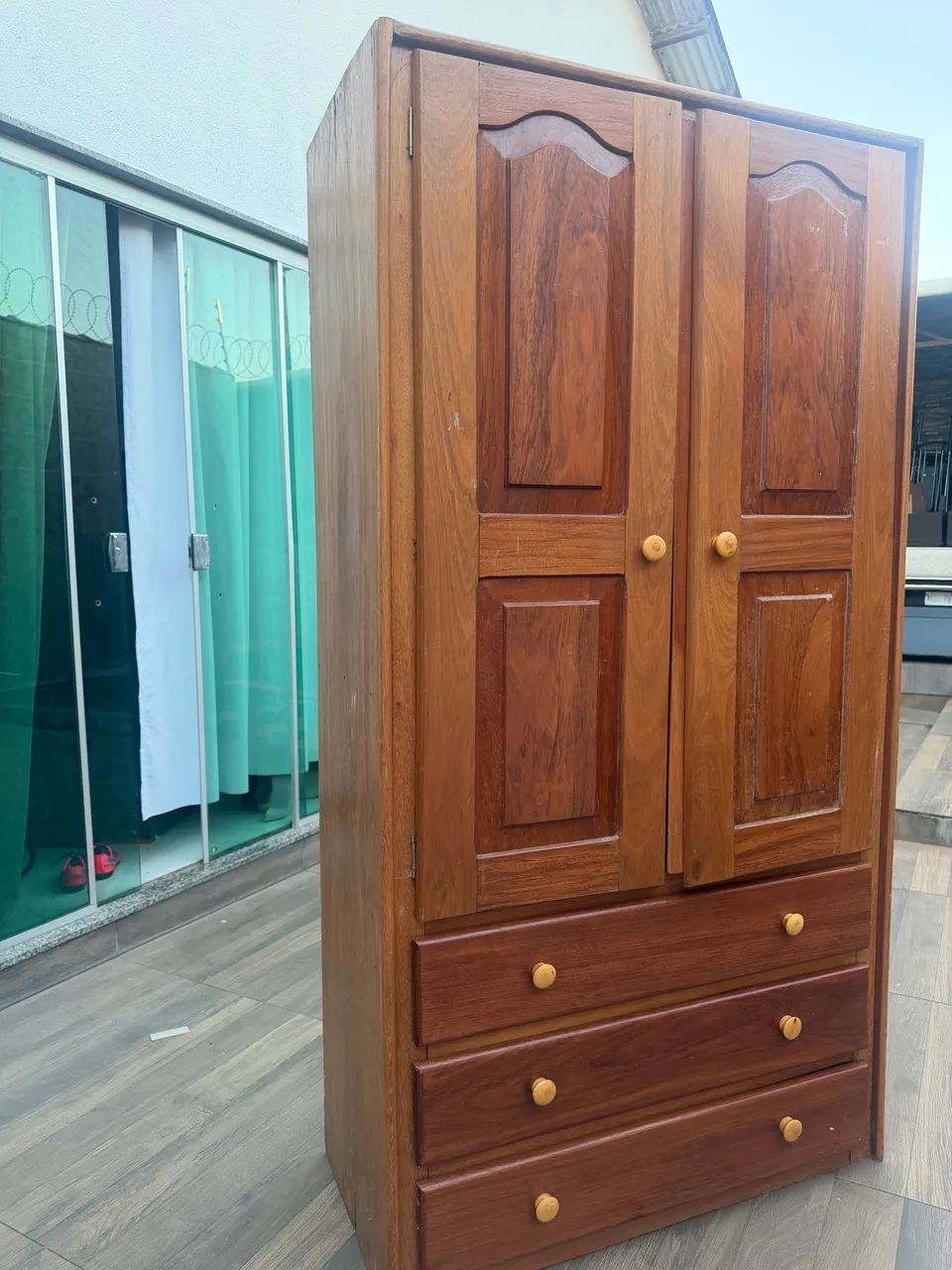 Guarda roupa de madeira 