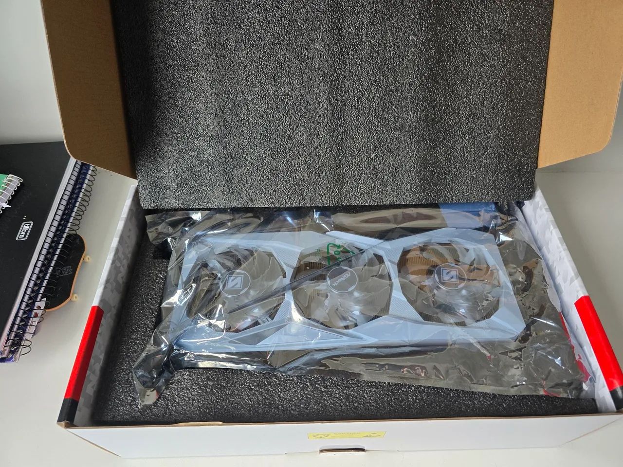 Placa Gráfica Asrock RX 7700XT Steel Legend  - Foto 4