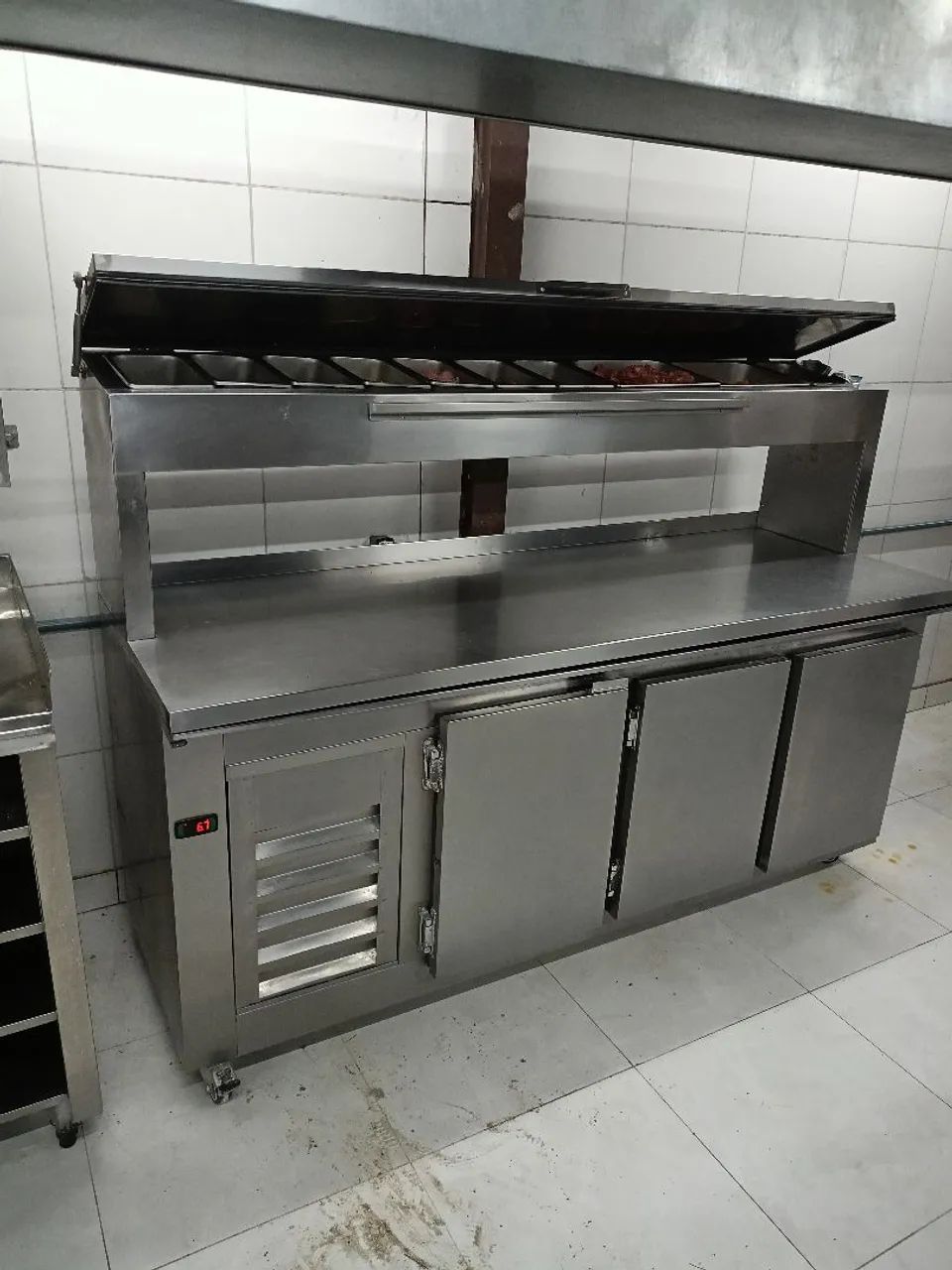 Mesa balcão refrigerado com condimentadora refrigerada  - Foto 3