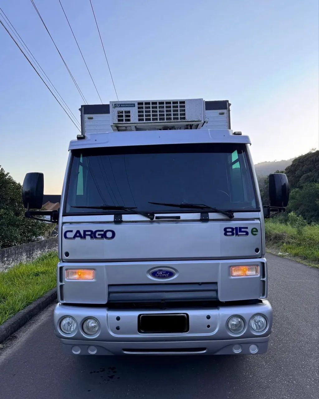 Ford Cargo 815 e Baú Refrigerado   - Foto 2