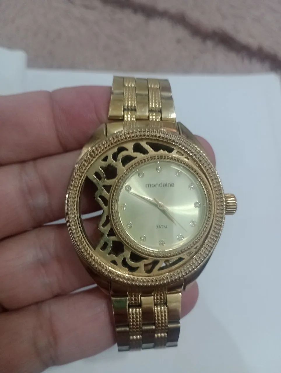 Relógio feminino dourado grande  - Foto 4