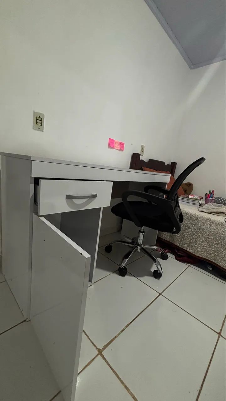 Escrivaninha com cadeira  - Foto 2