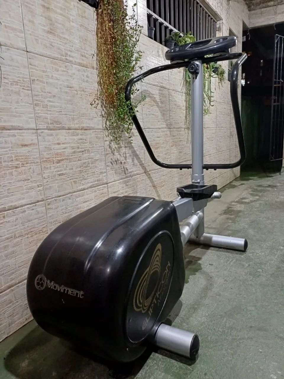Eliptico profissional Moviment65163249211905123