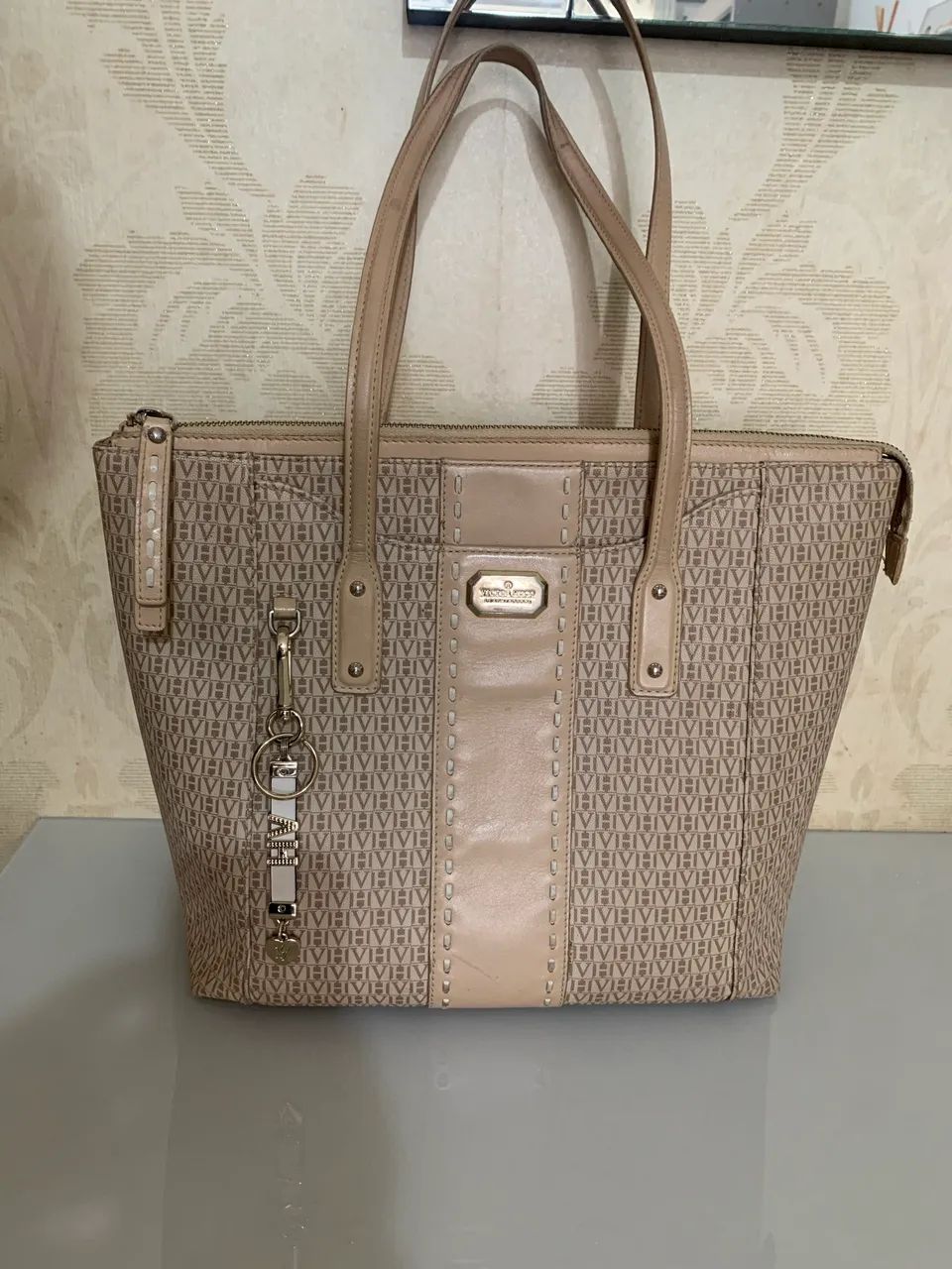 Bolsa Victor Hugo Original com chaveiro 