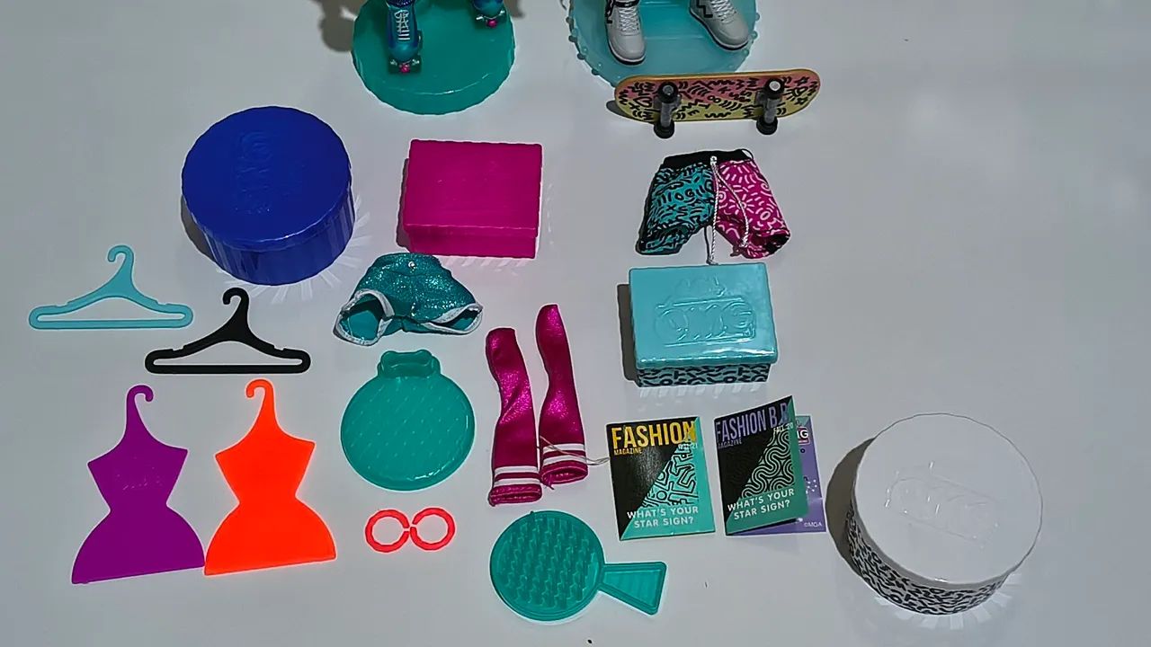 Dois bonecos LOL grandes com alguns acessórios  - Foto 5