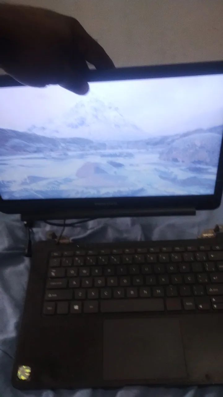 Vende-se notebook, pra retirada de peças ou uso 
