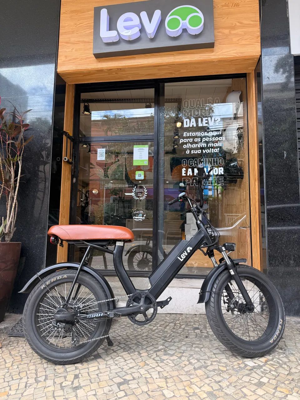 LEV CRUISER PRETA 