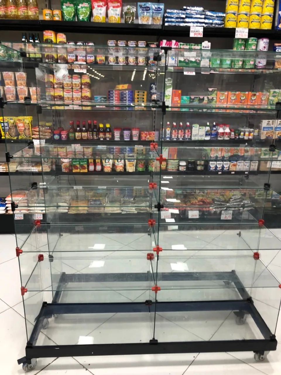 Vitrine prateleira de vidro com rodinhas  - Foto 2