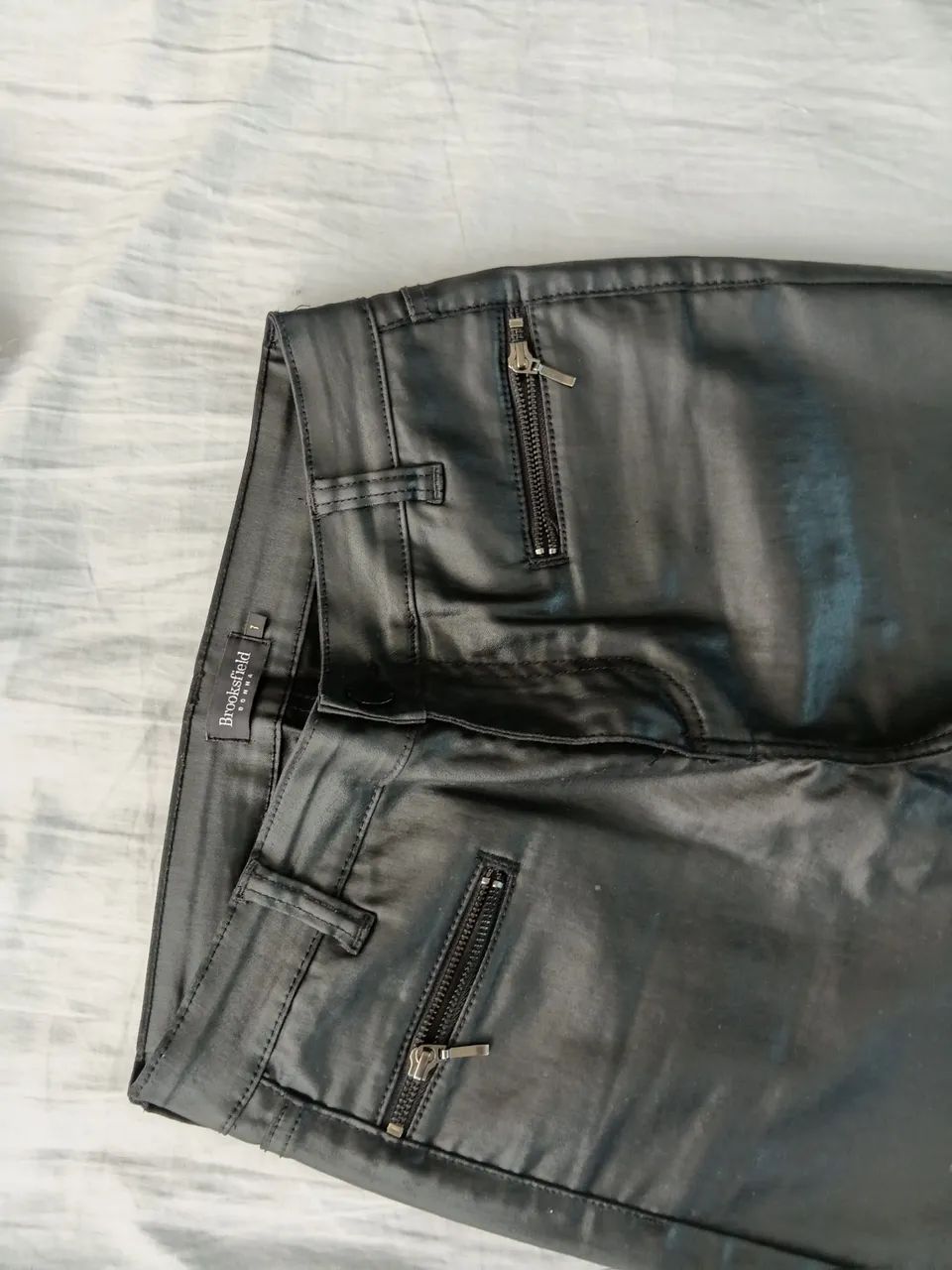 Calça da brooksfield preta,acetinada. - Foto 3