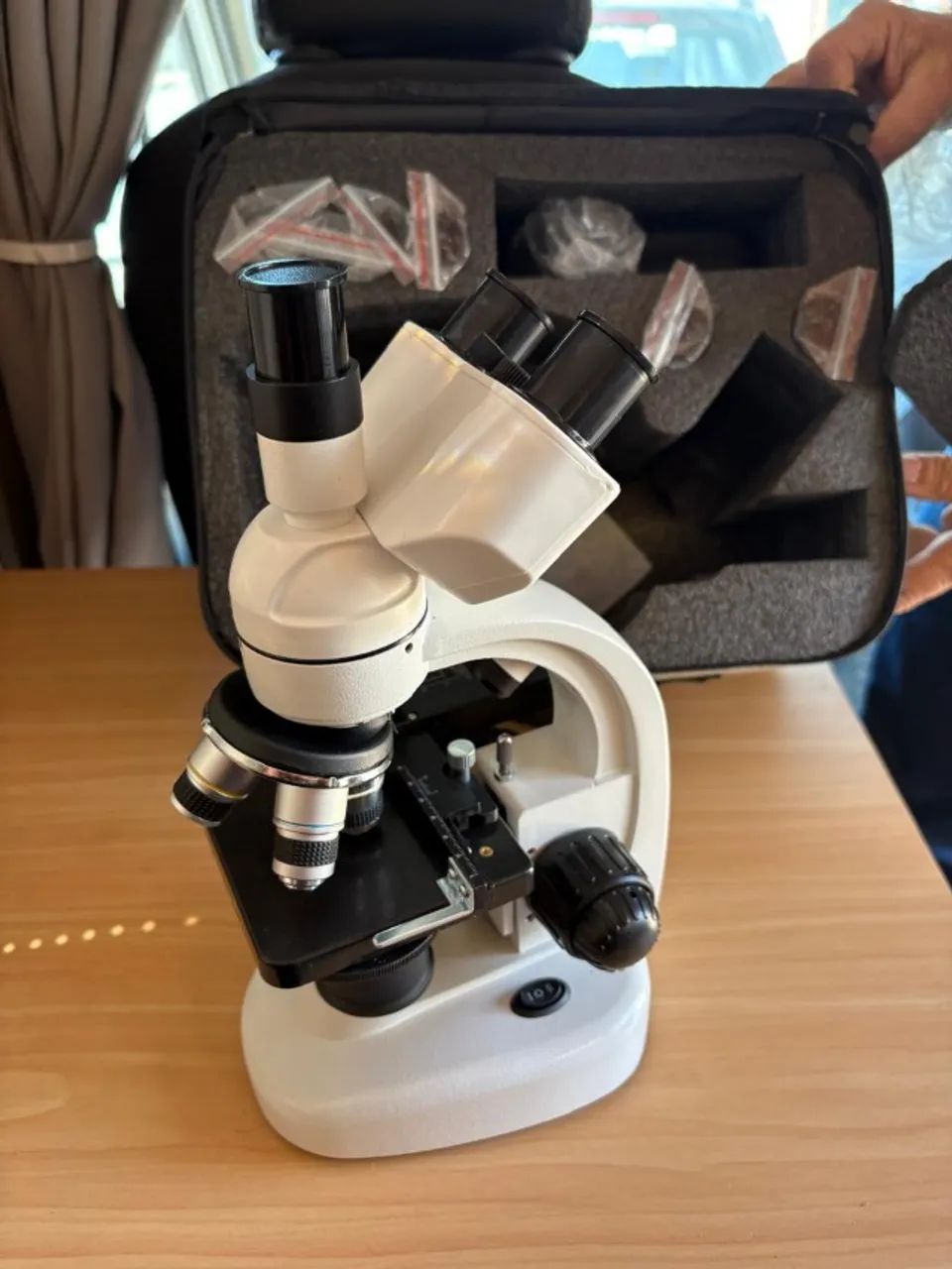Microscópio Biológico Binocular Estudante Analise