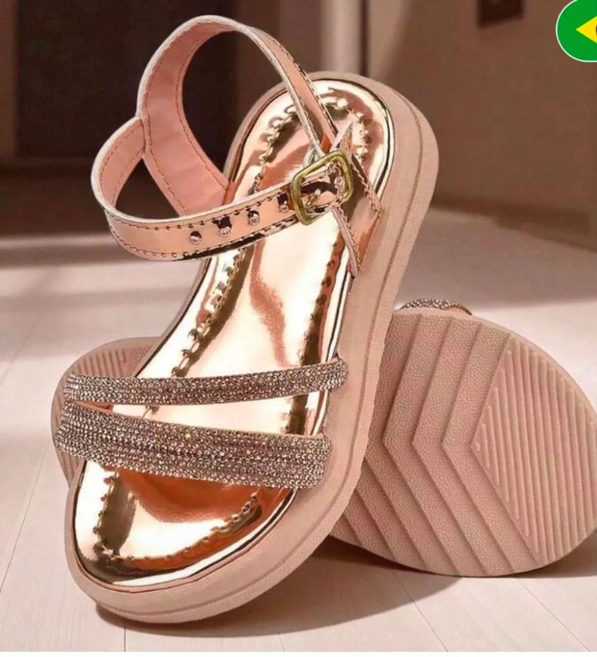 Sandália dourada com strass 32