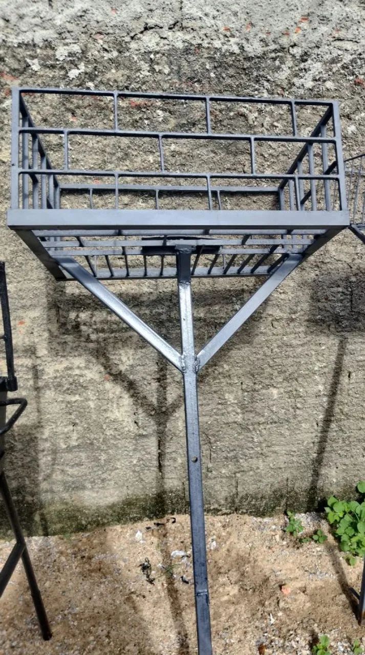 Lixeira de ferro 65cmx46cm 200reais