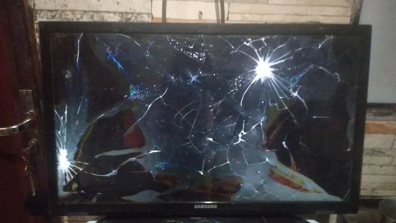 Vendo tv funciona porém a tela trocou e não ver imagem