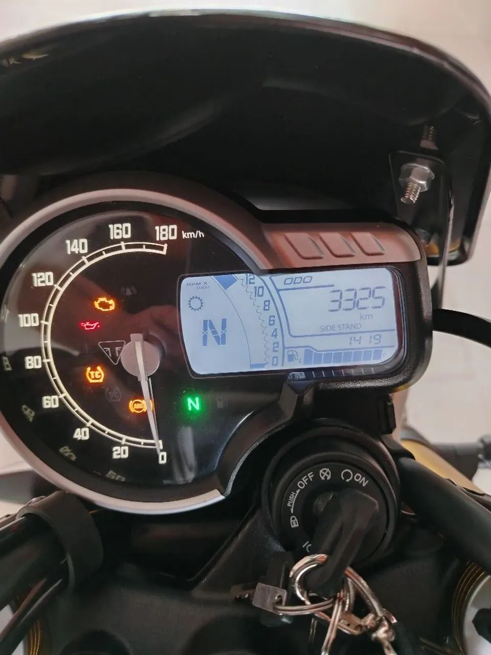 Triumph 400 - Foto 4