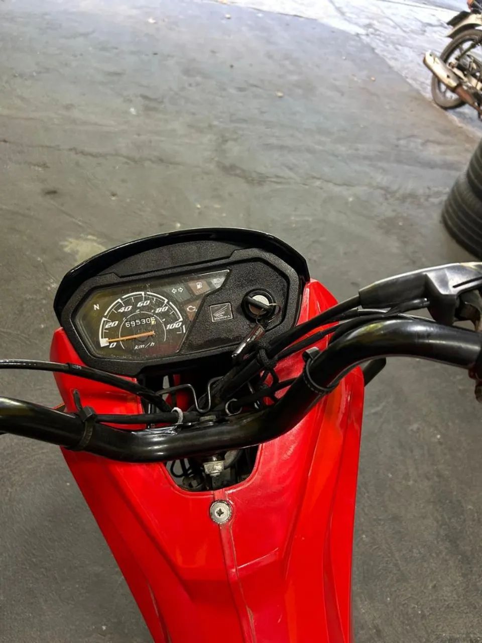 Moto pop 2020 bem conservada valor 10 mil - Foto 3