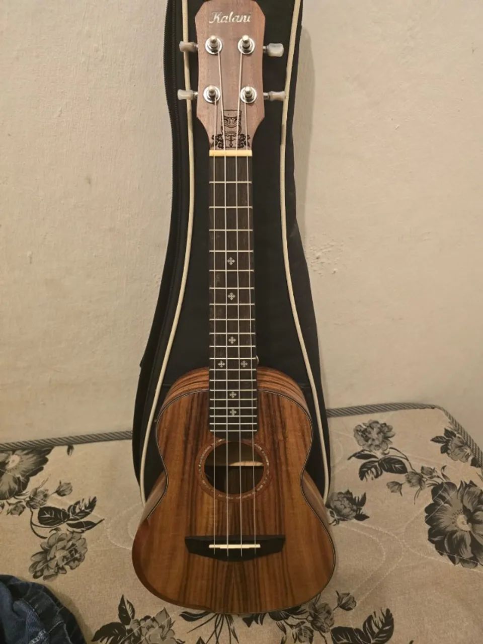 Ukulele Kalani Concerto 24 Kal 420 Ck Koa Elétrico C/bag Marrom-escuro