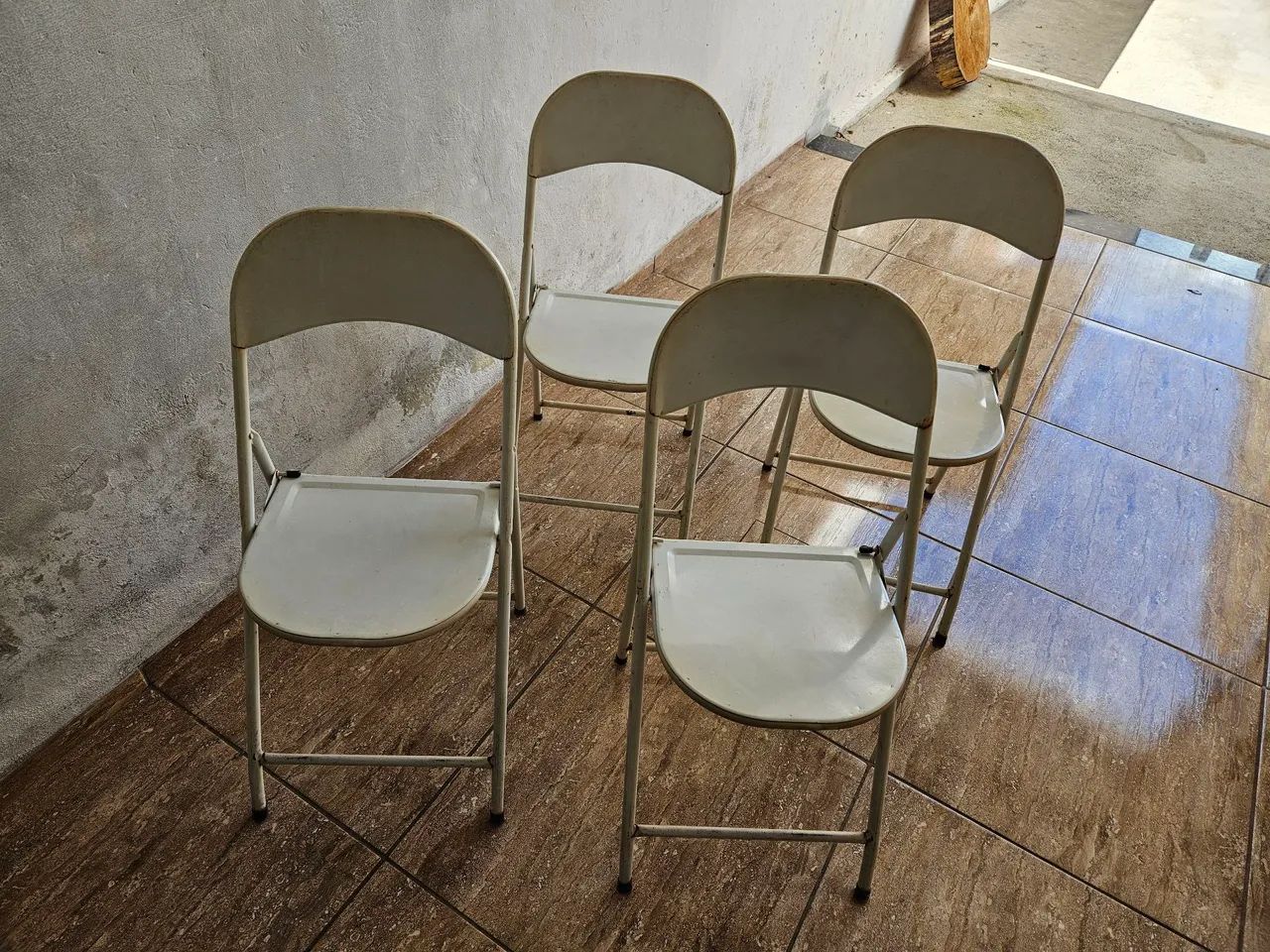 Jogos de mesa com 04 cadeiras de ferro  - Foto 3