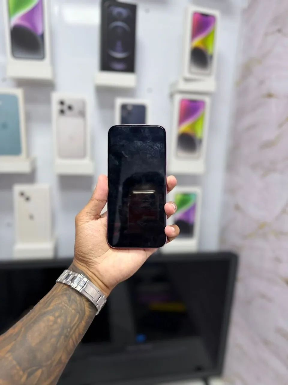 IPHONE 16 PLUS 128GB rosa<br>R$ 4.250,00 - Foto 4
