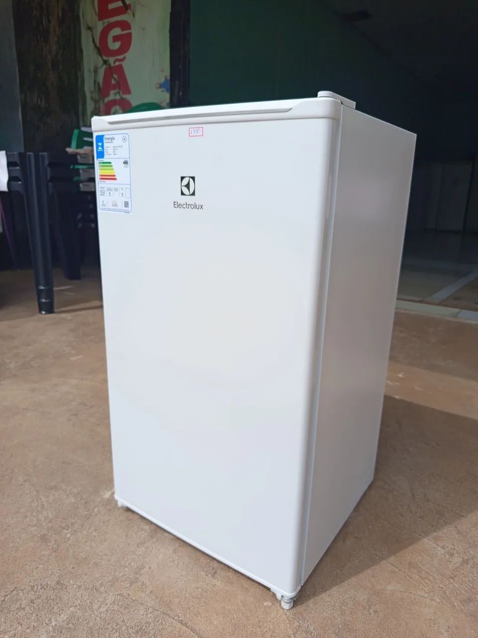 Frigobar Electrolux 90 Litros com controle de temperatura Efficient Branco EM90. - Foto 4