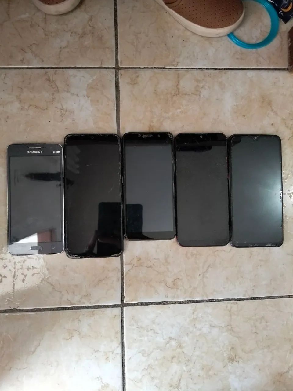 Celular Samsung e Moto G