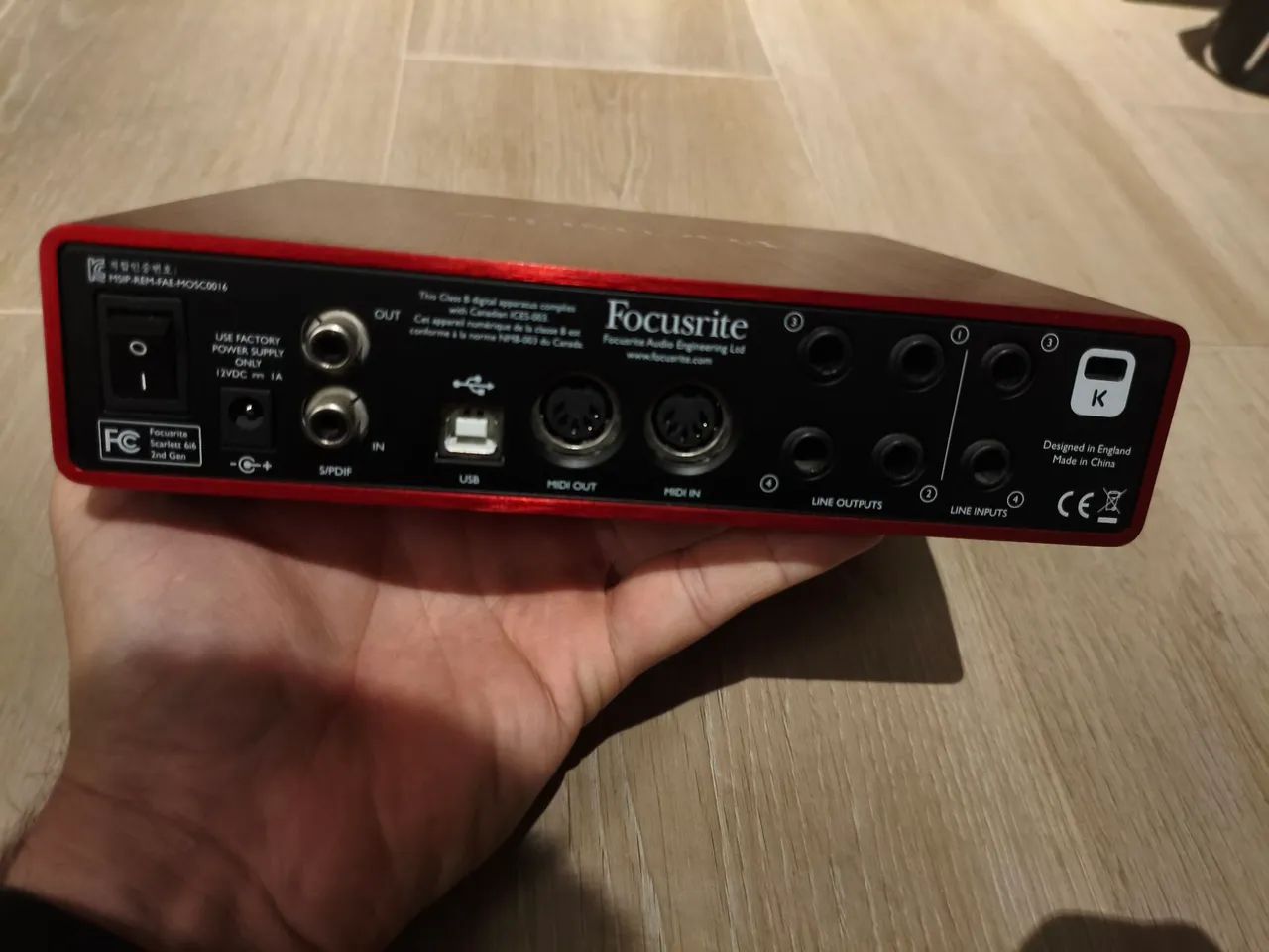 Interface de áudio Focusrite scarlet 6i6 - Foto 3