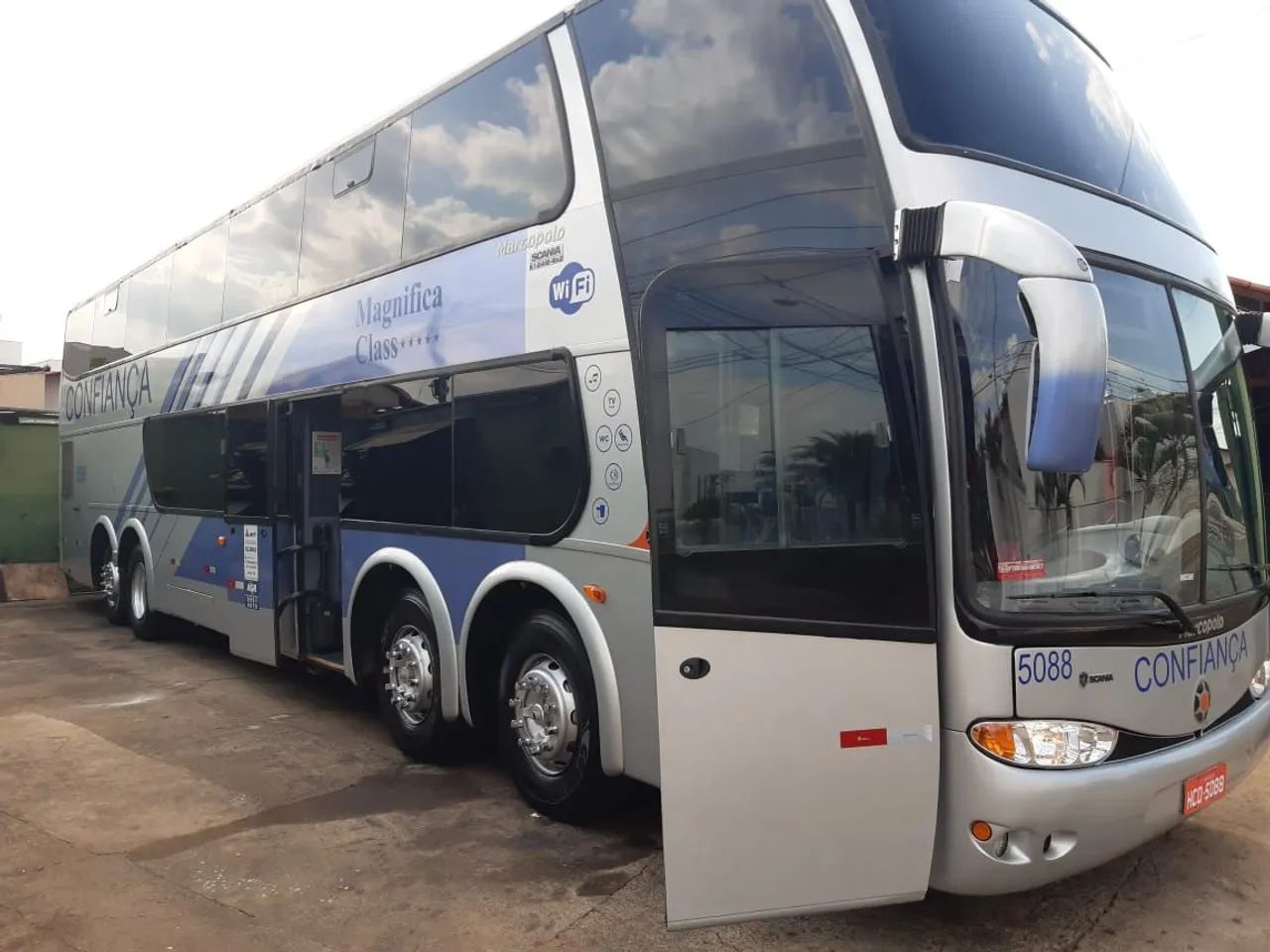 Vendo ou troco ônibus - Foto 2