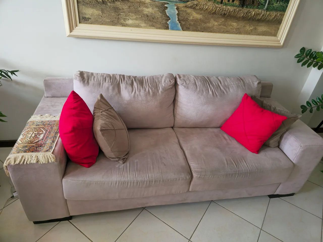 Sofá bege 2 lugares ( $600 )