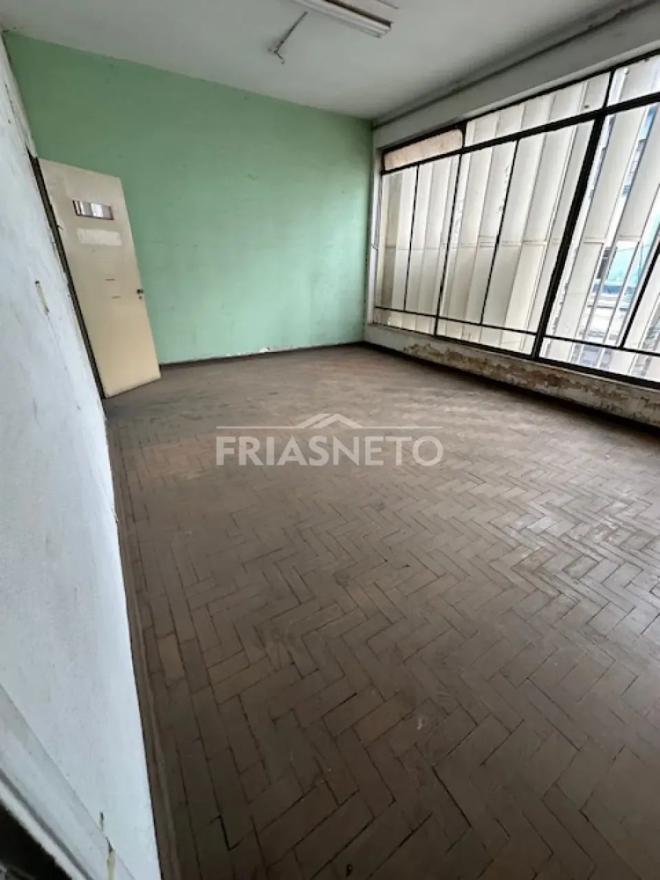 Salas para locação ao lado do terminal de ônibus e próxima a principal rua de comercio da  - Foto 2