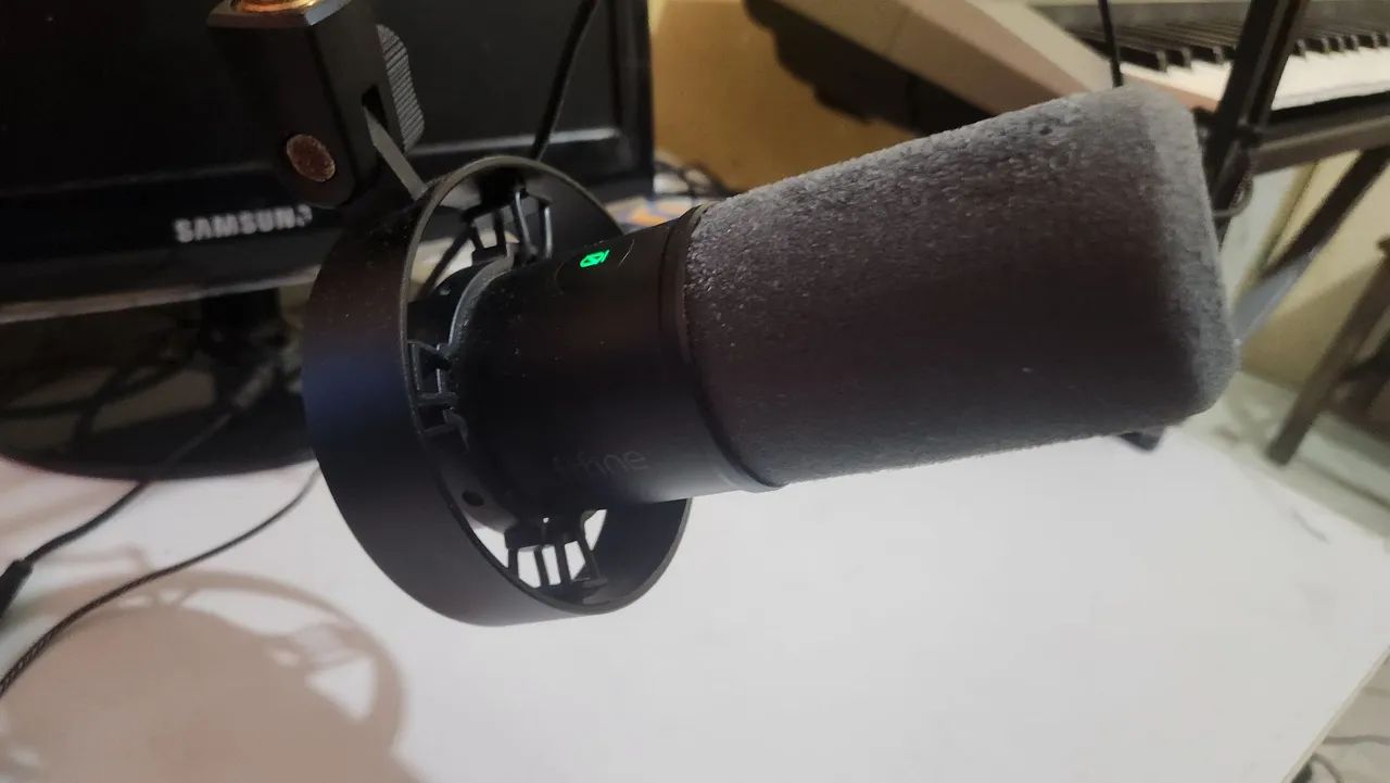 Microfone com Braço Articulado