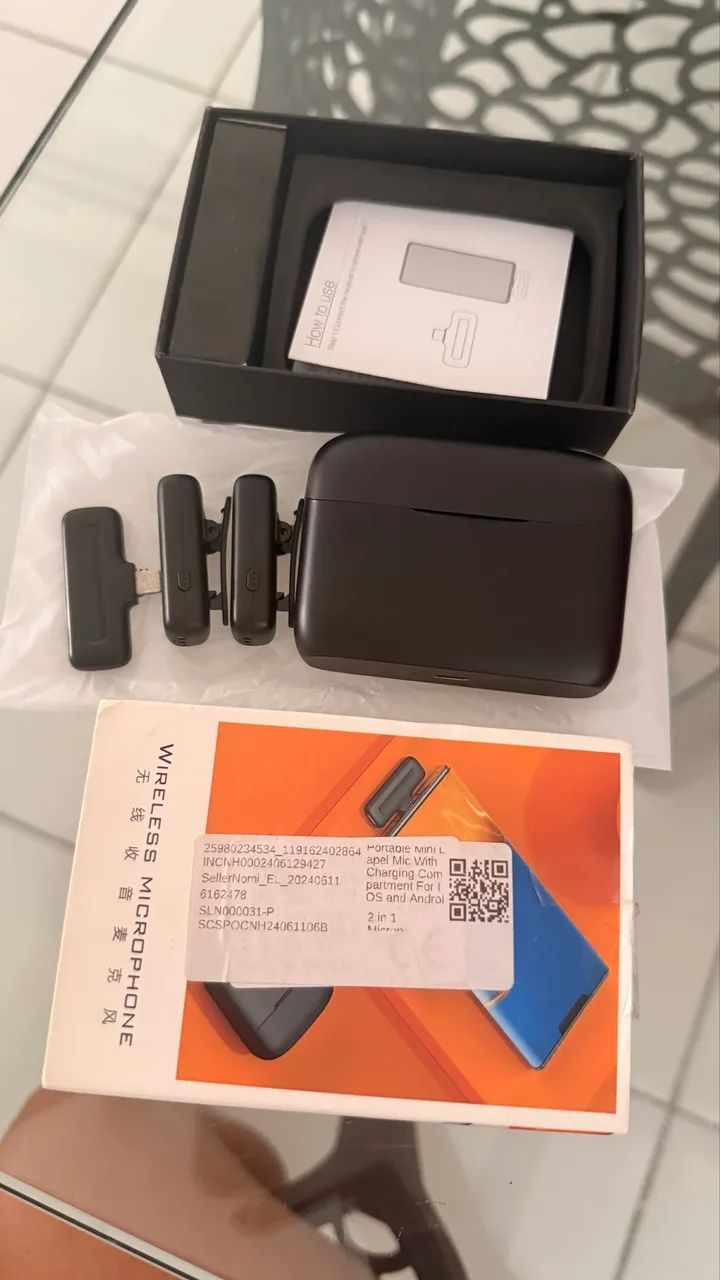 Microfone lapela c/ case carregadora. 