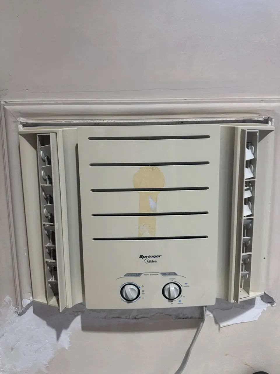 Ar condicionado completo em perfeito estado