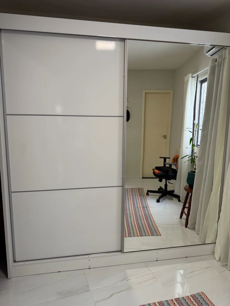 Guarda Roupa com espelho 