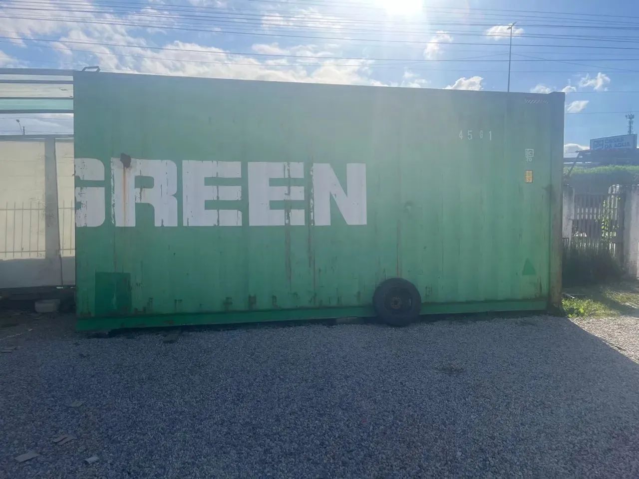 Container de 6 m cortado ao meio 5. 500