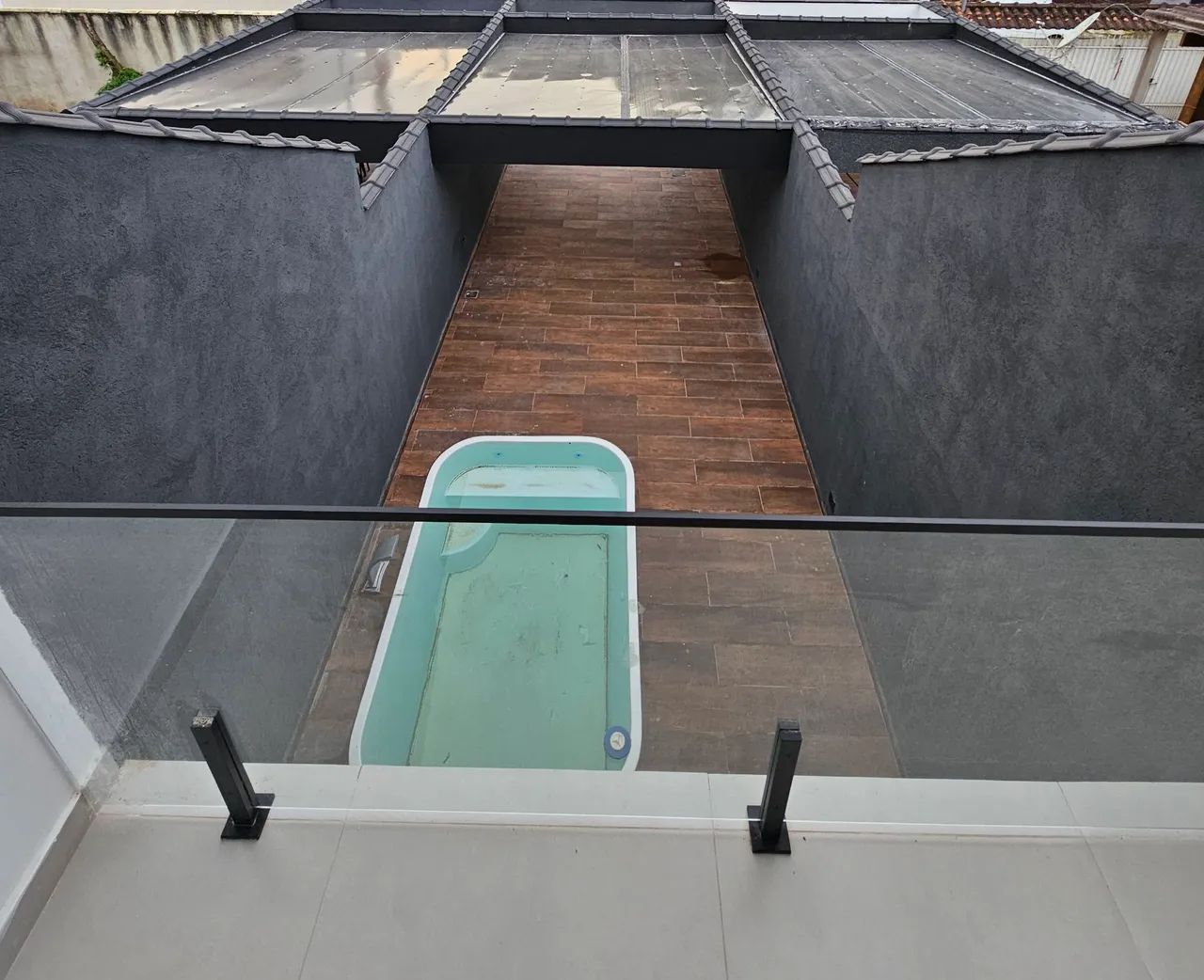 Linda casa com garagem coberta e piscina - Foto 2