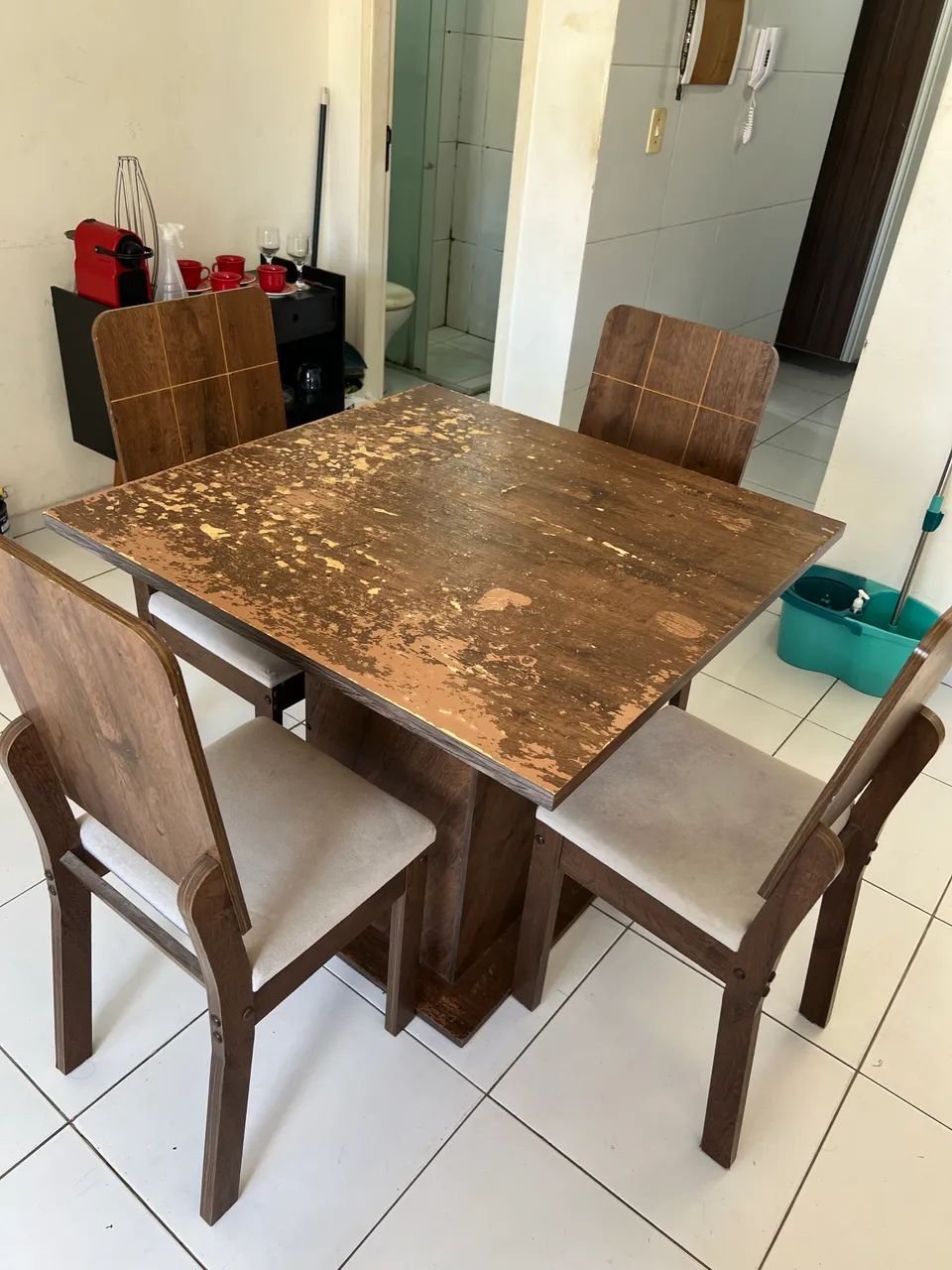 4 cadeiras de cozinha seminovas - Foto 2