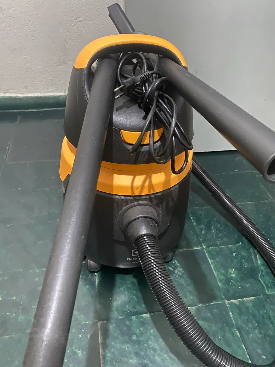 Aspirador de pó e água 