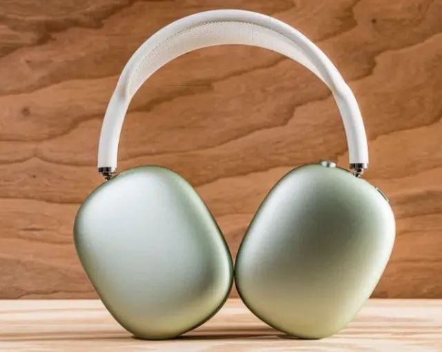 AirPods Max em ótimo estado.