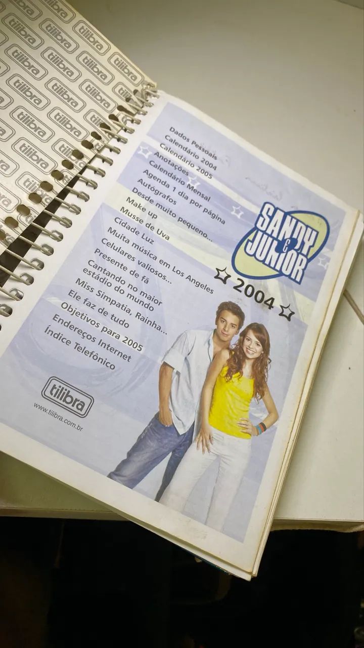 Agenda Sandy e Junior 2004 -  tilinta - ler descrição  - Foto 4