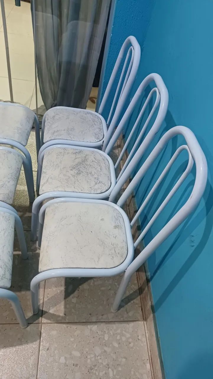 Vendo jogo de mesa com 6 cadeiras tampo em mármore  - Foto 5