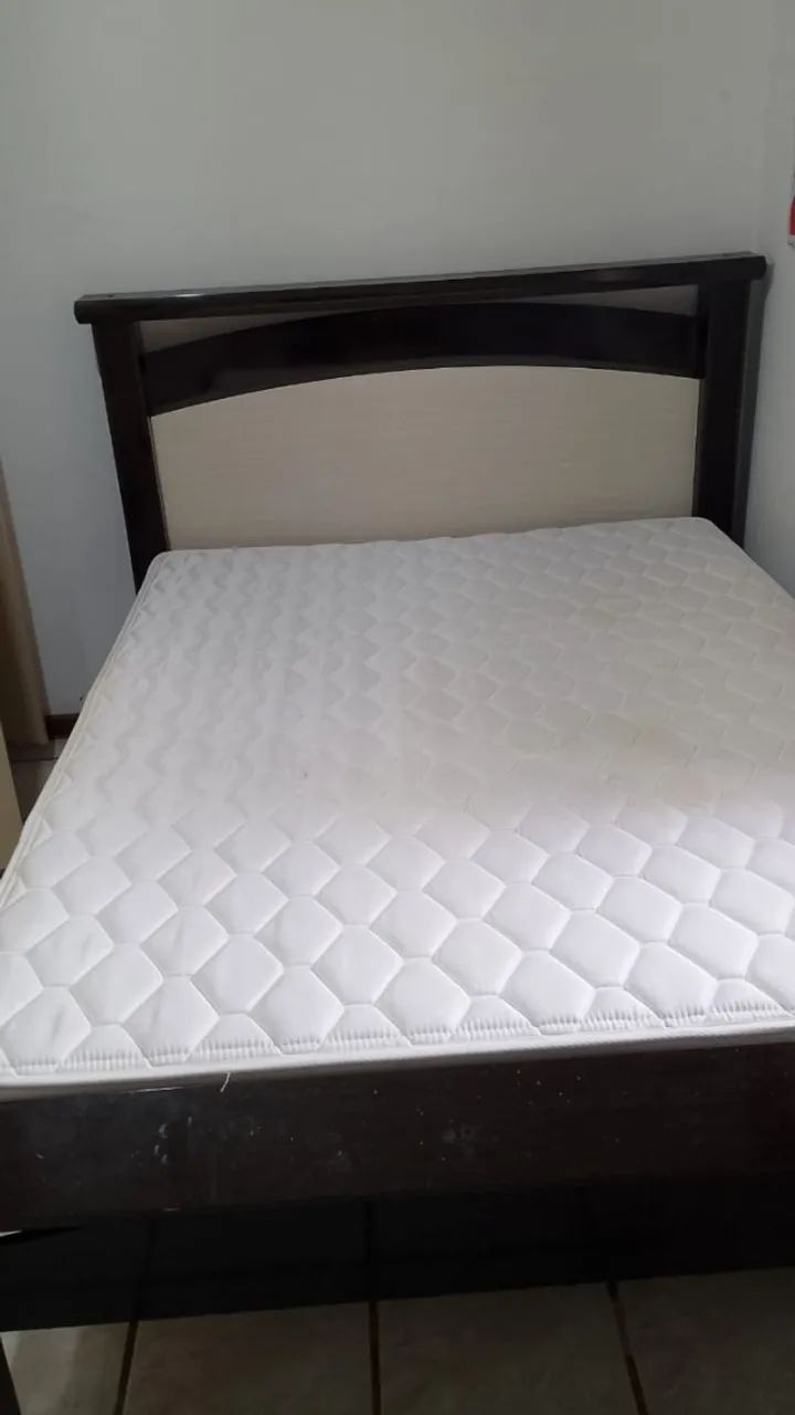 Cama de casal sem colchão