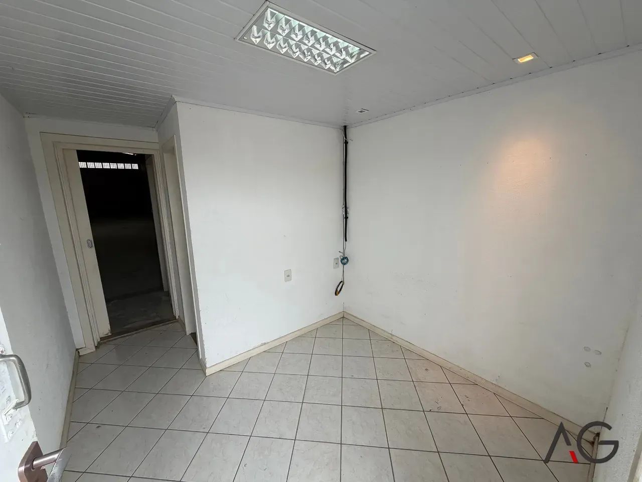 Galpão para aluguel possui 225 m² em Serraria - São José - SC - Foto 4