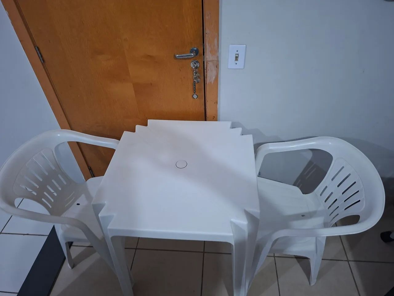 Jogo de mesa e cadeira 