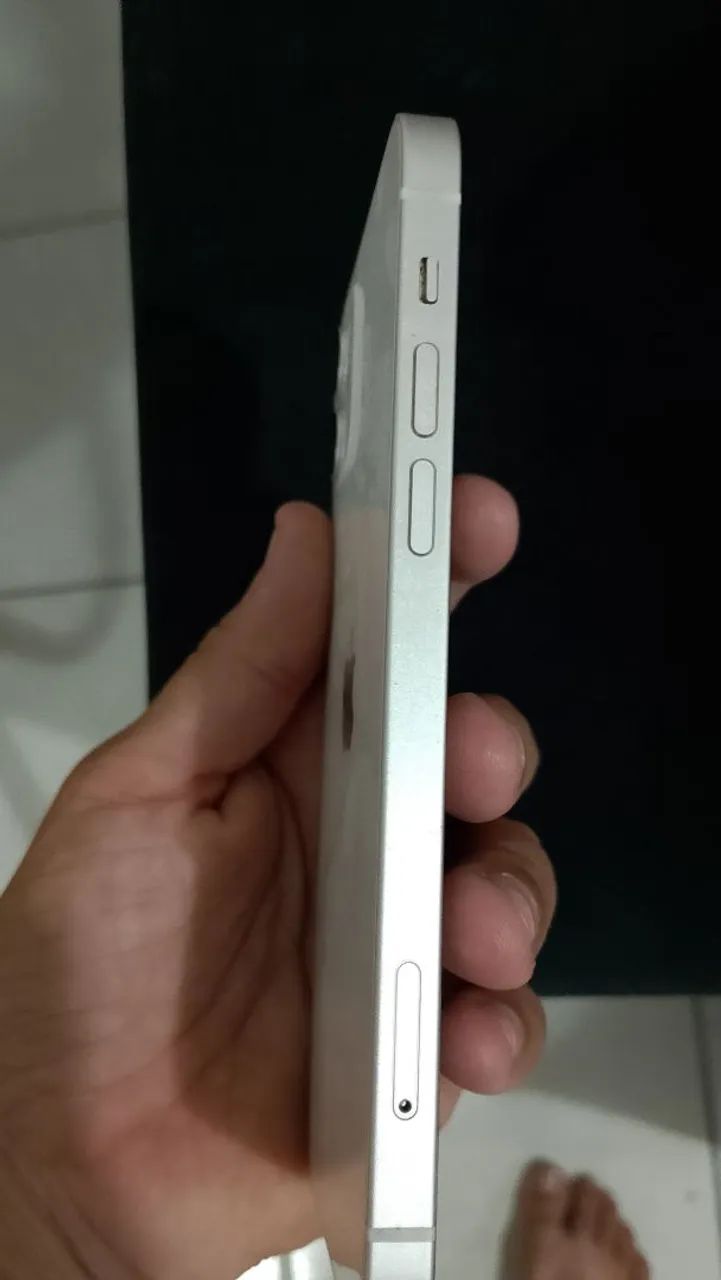 Celular iPhone 12 muito novo mesmo nunca foi aberto passar o dia inteiro carregado muito  - Foto 4