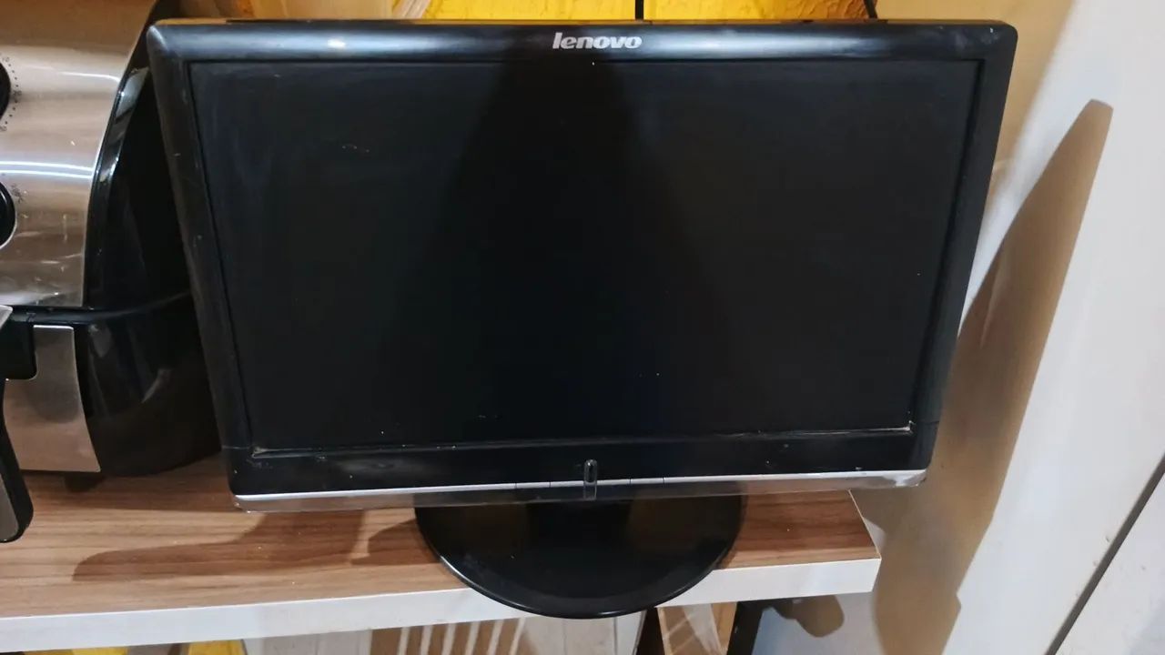 Monitor lenovo de 16 polegadas 