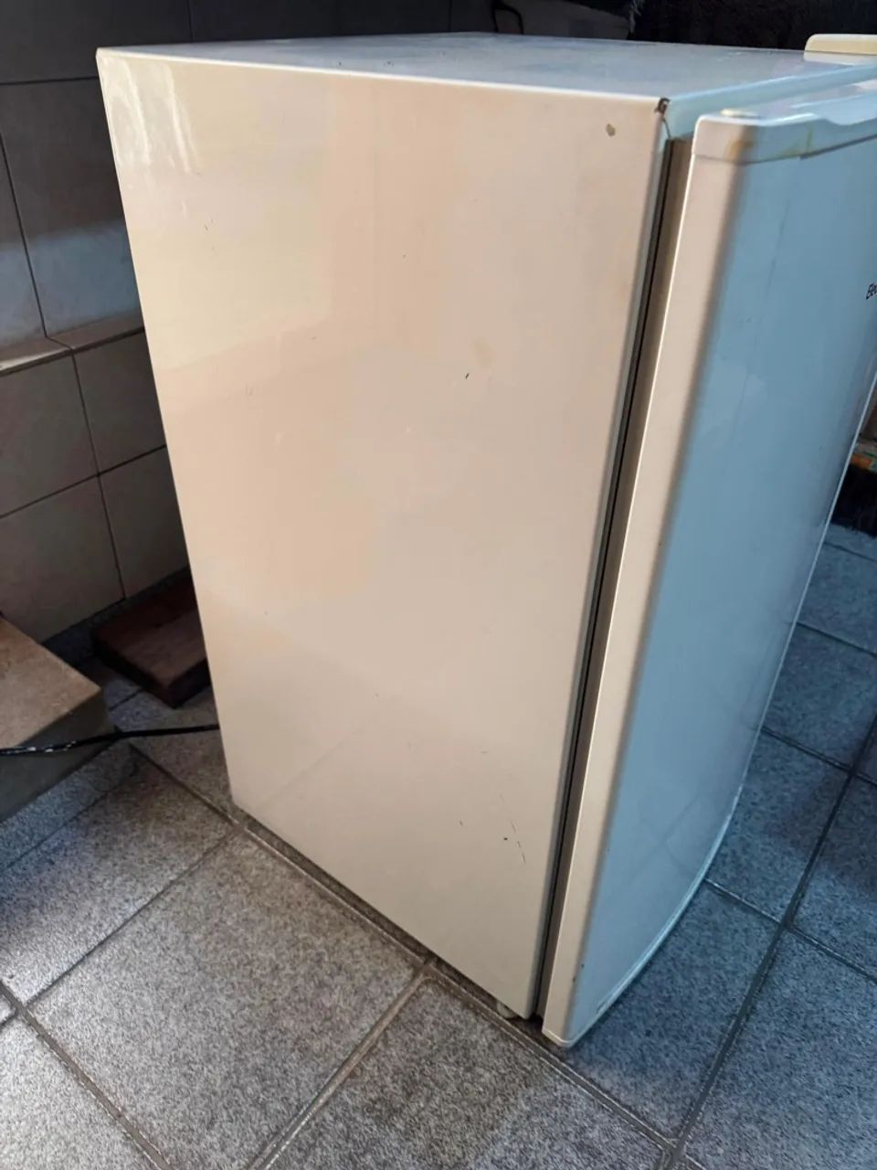 Vendo Frigobar Eletrolux RE120 - Foto 3