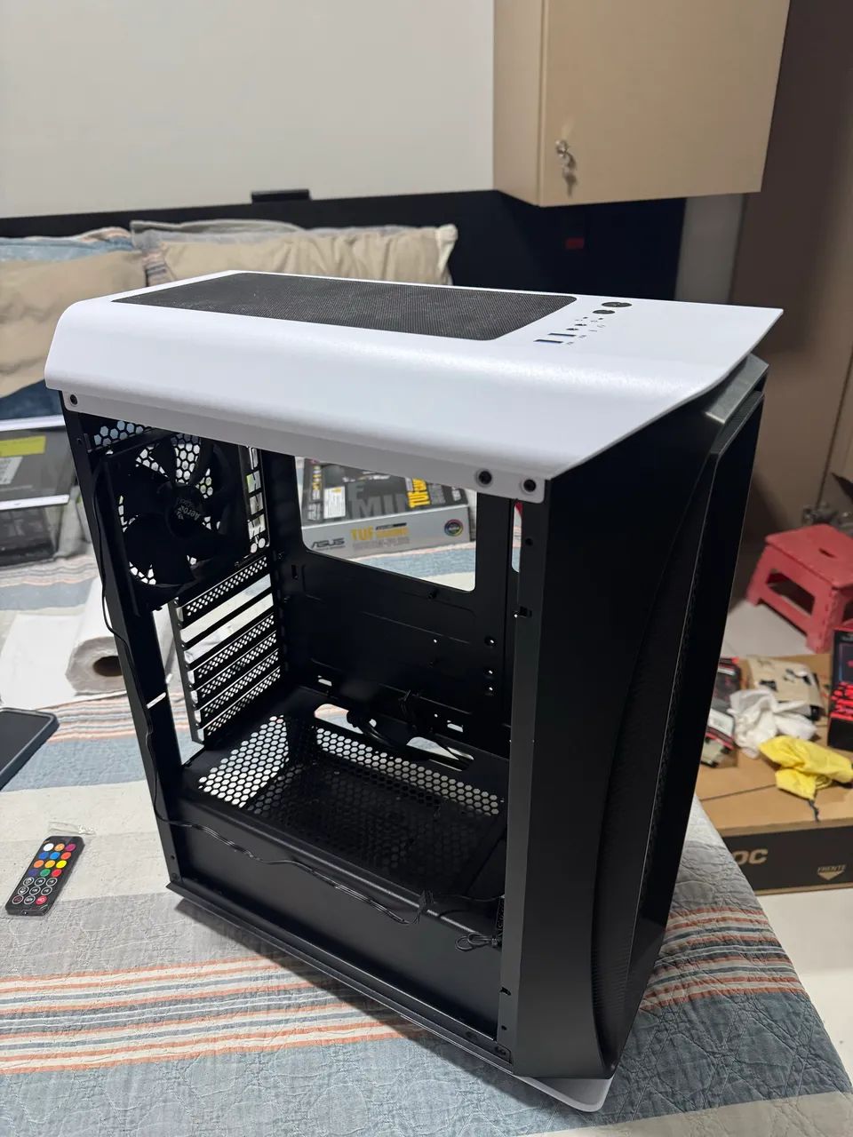 Gabinete: Aerocool Aero One (Mid Tower)