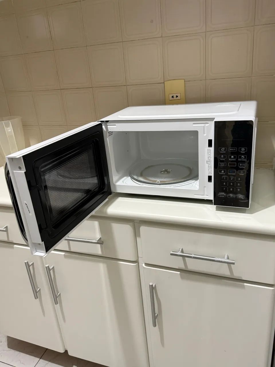 Microondas e fogão com nota fiscal semi novos - Foto 4