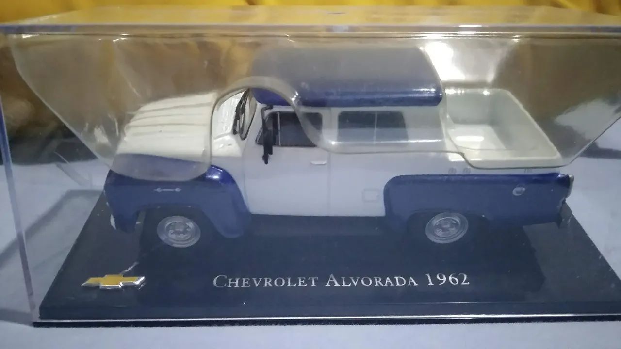 Miniaturas de carrinhos 1.43