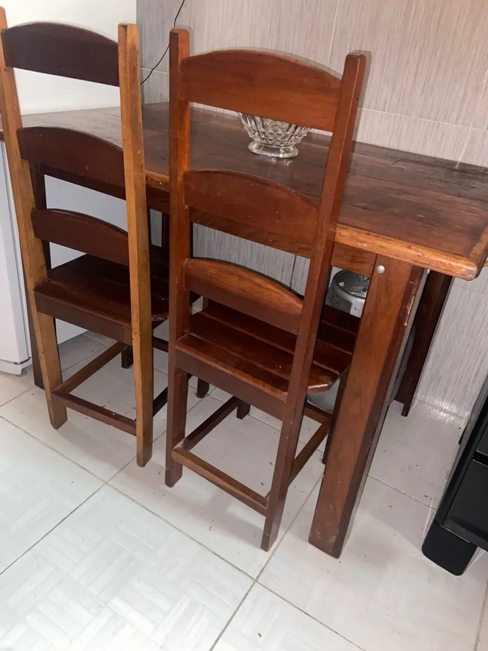 Mesa de madeira com cadeiras  - Foto 4
